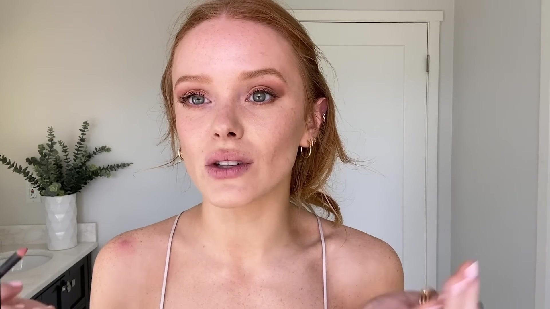 Abigail_EffortlessRedLipGuideRedHairedBeauty_Vogue21_1892.jpg
