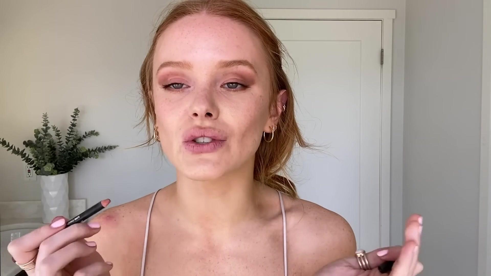 Abigail_EffortlessRedLipGuideRedHairedBeauty_Vogue21_1893.jpg