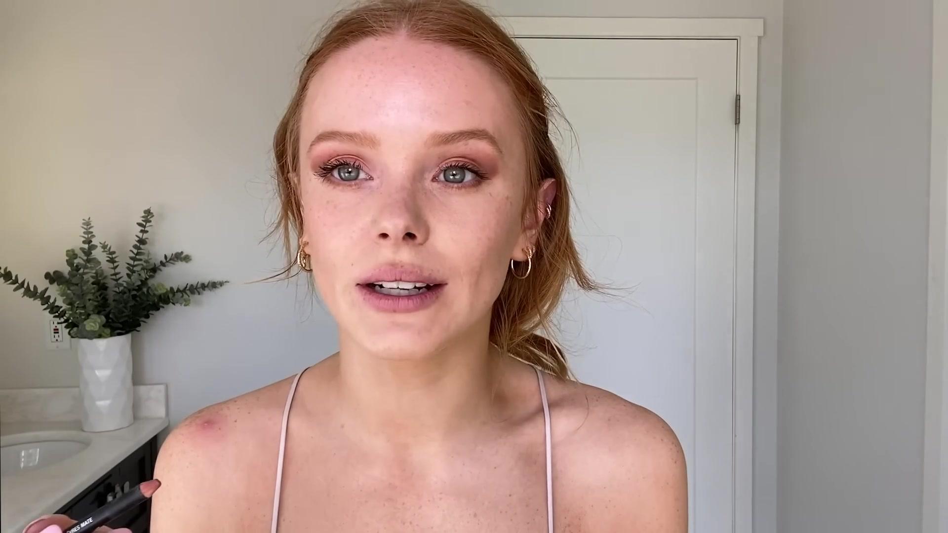 Abigail_EffortlessRedLipGuideRedHairedBeauty_Vogue21_1894.jpg