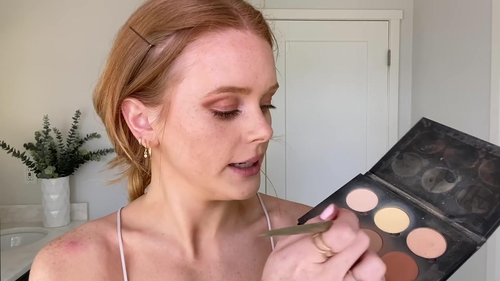 Abigail_EffortlessRedLipGuideRedHairedBeauty_Vogue21_1919.jpg Abigail_EffortlessRedLipGuideRedHairedBeauty_Vogue21_1919.jpg