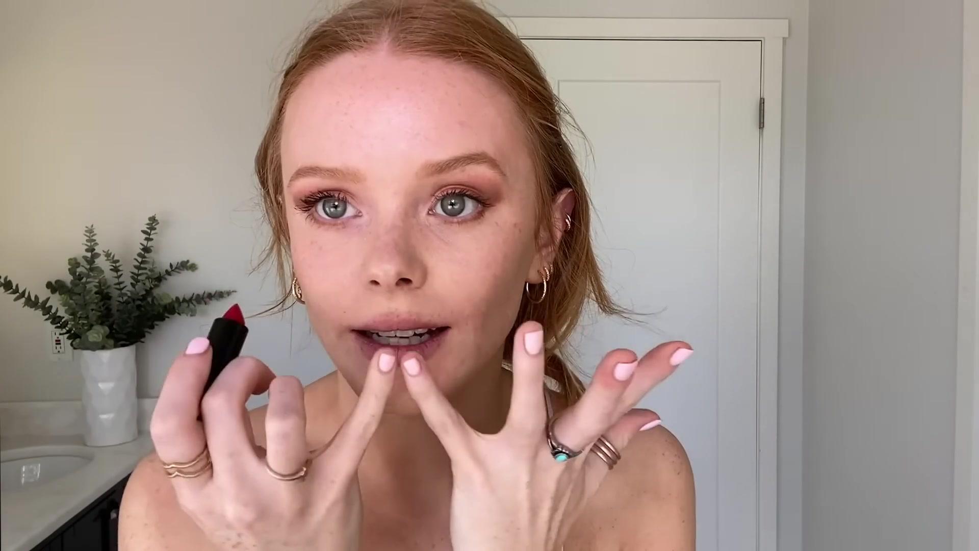 Abigail_EffortlessRedLipGuideRedHairedBeauty_Vogue21_1967.jpg