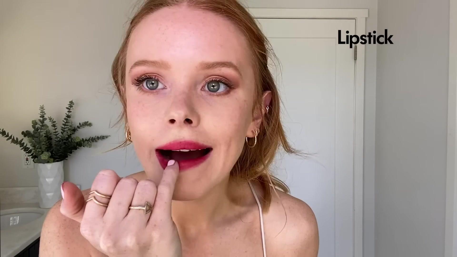 Abigail_EffortlessRedLipGuideRedHairedBeauty_Vogue21_1999.jpg