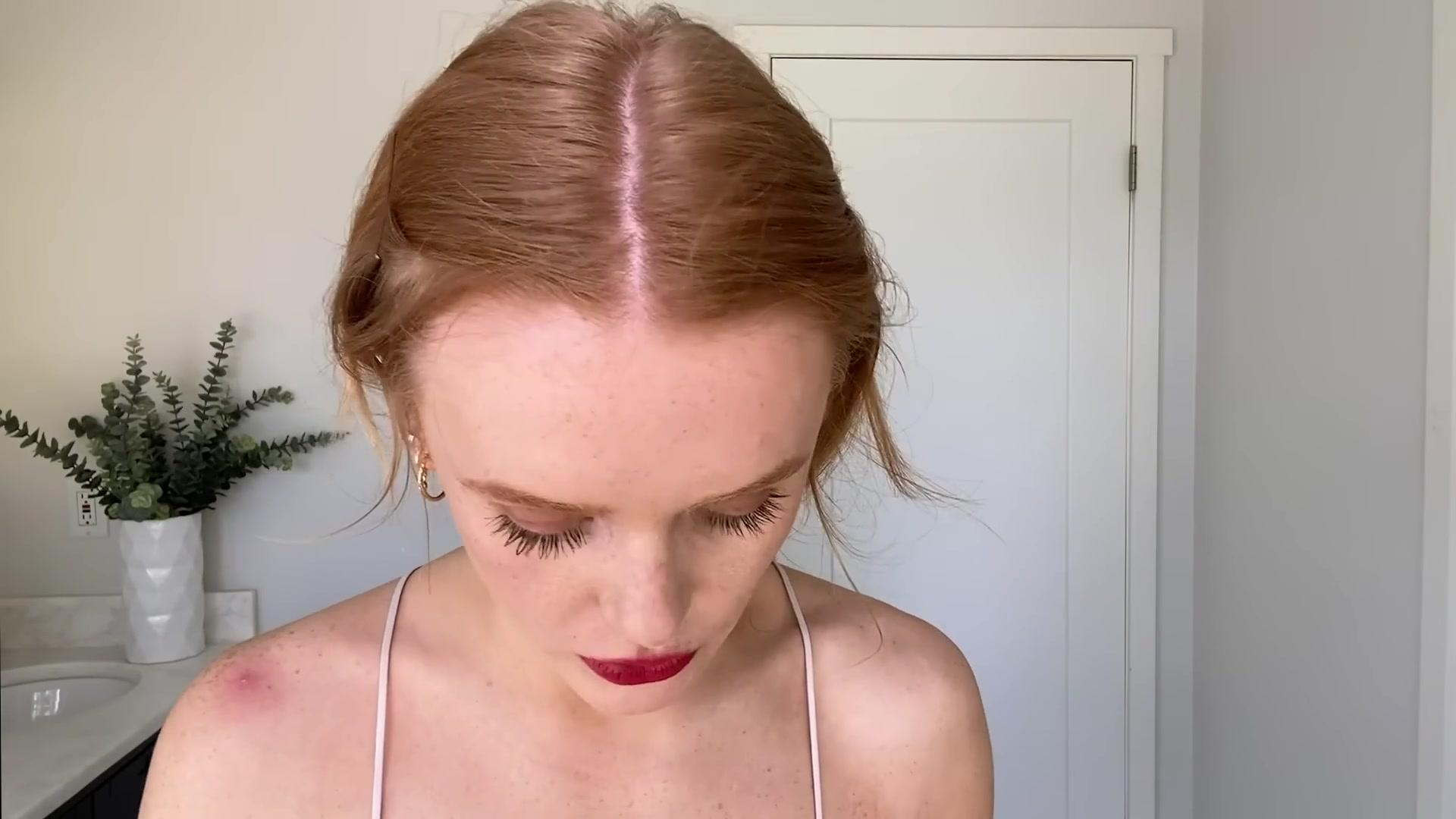 Abigail_EffortlessRedLipGuideRedHairedBeauty_Vogue21_2003.jpg