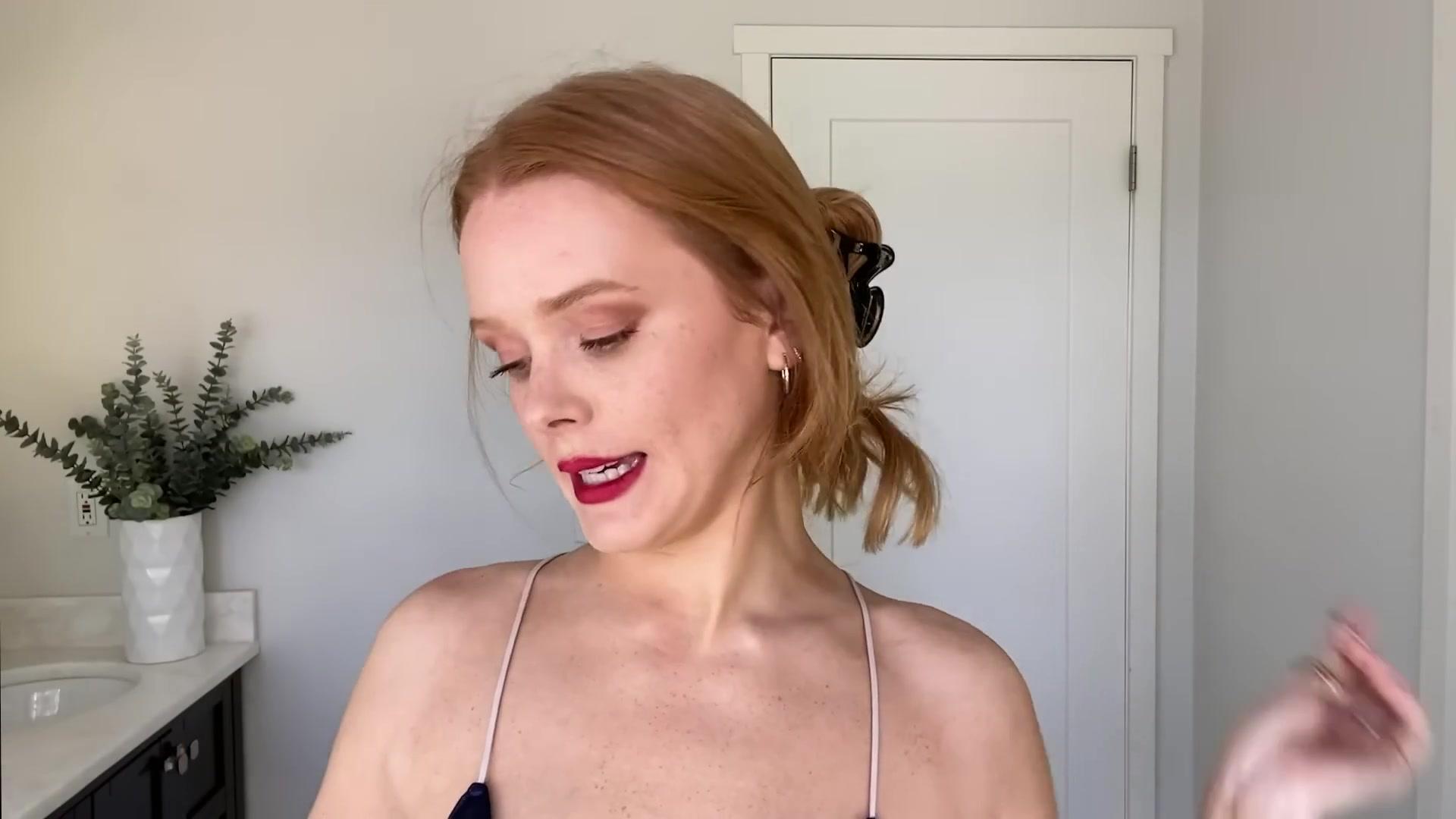 Abigail_EffortlessRedLipGuideRedHairedBeauty_Vogue21_2024.jpg