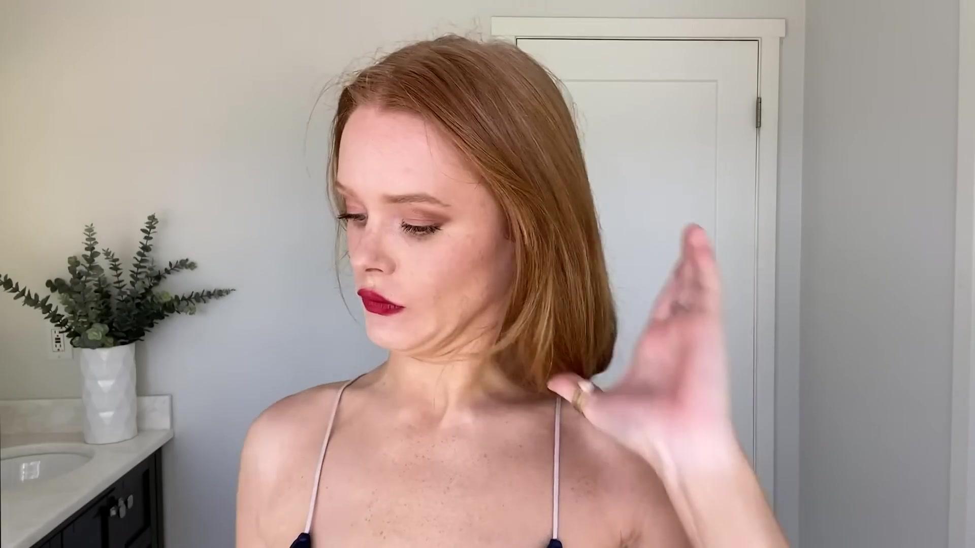 Abigail_EffortlessRedLipGuideRedHairedBeauty_Vogue21_2030.jpg
