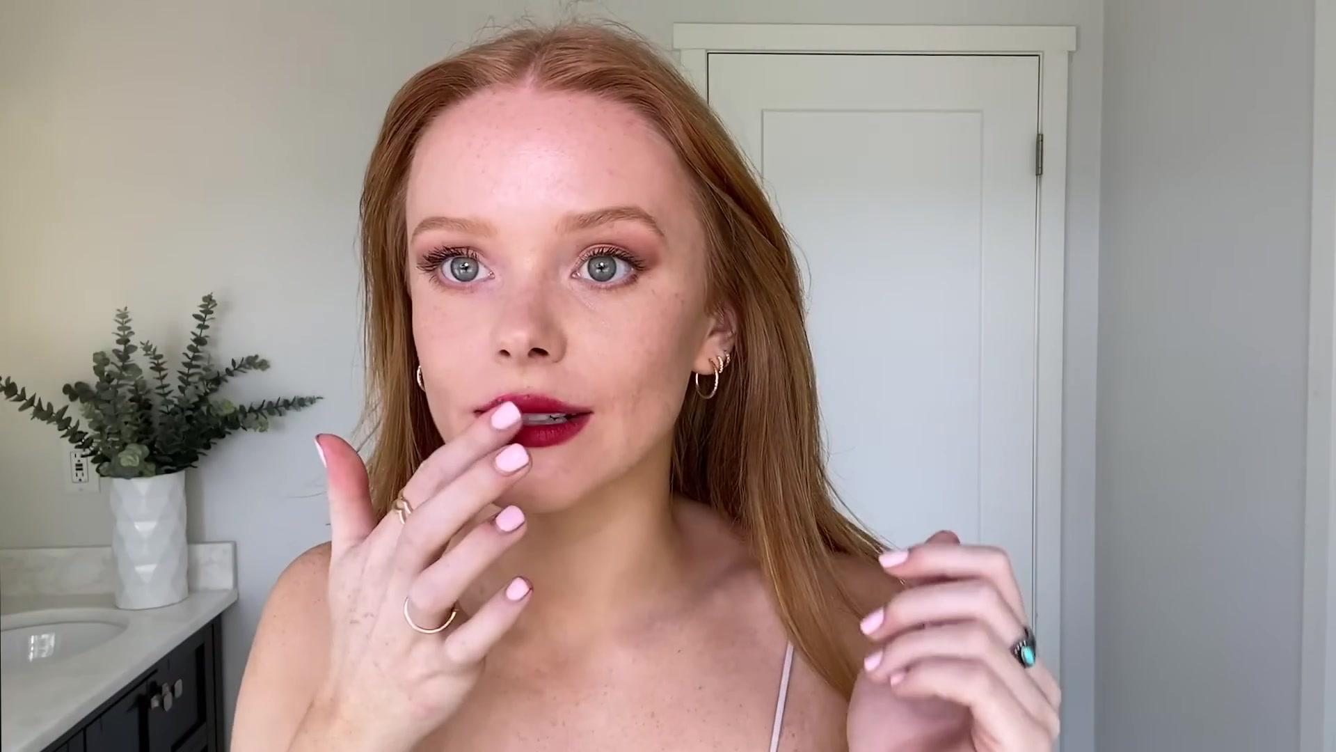 Abigail_EffortlessRedLipGuideRedHairedBeauty_Vogue21_2097.jpg