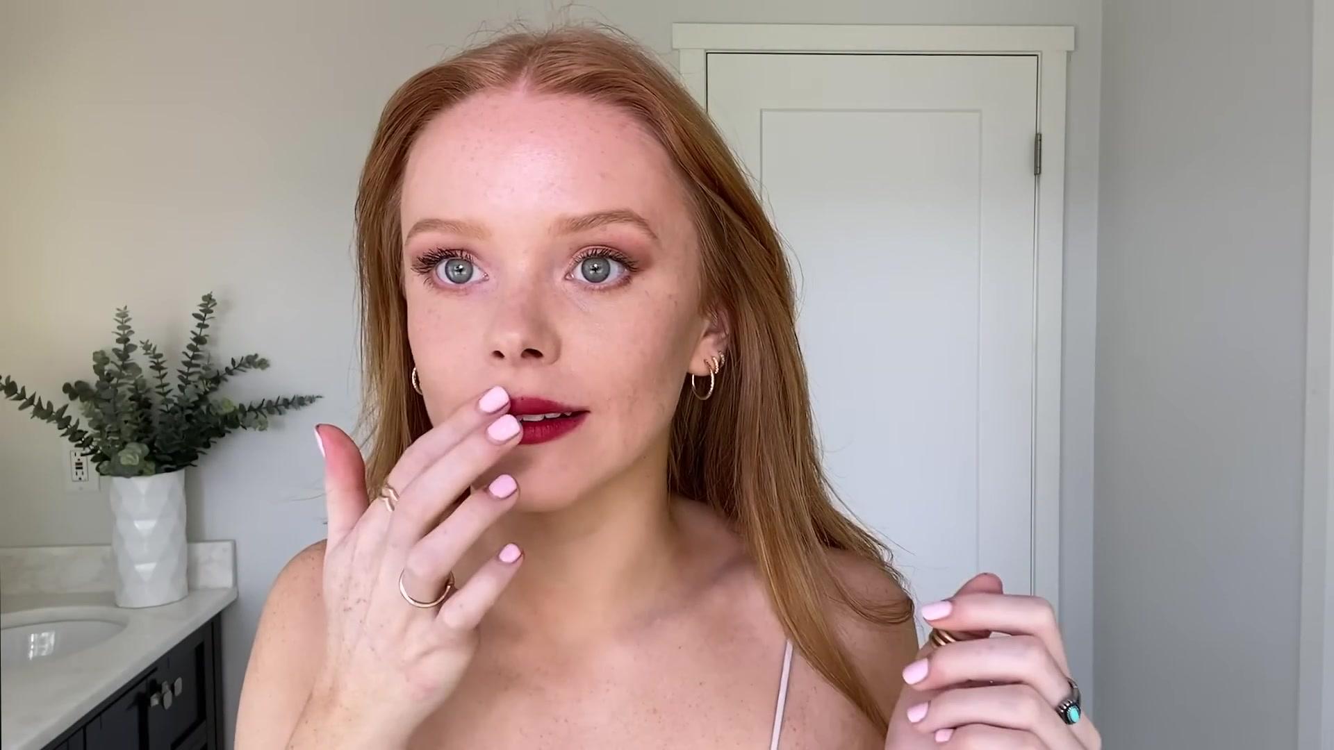 Abigail_EffortlessRedLipGuideRedHairedBeauty_Vogue21_2098.jpg