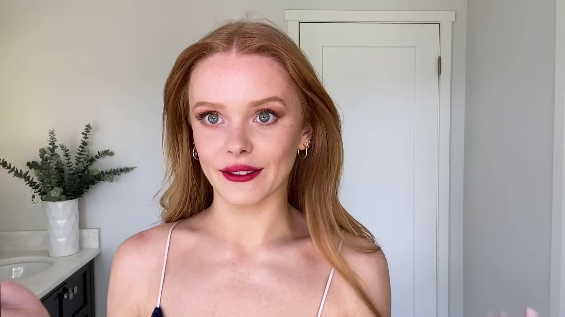 Abigail_EffortlessRedLipGuideRedHairedBeauty_Vogue21_2104.jpg