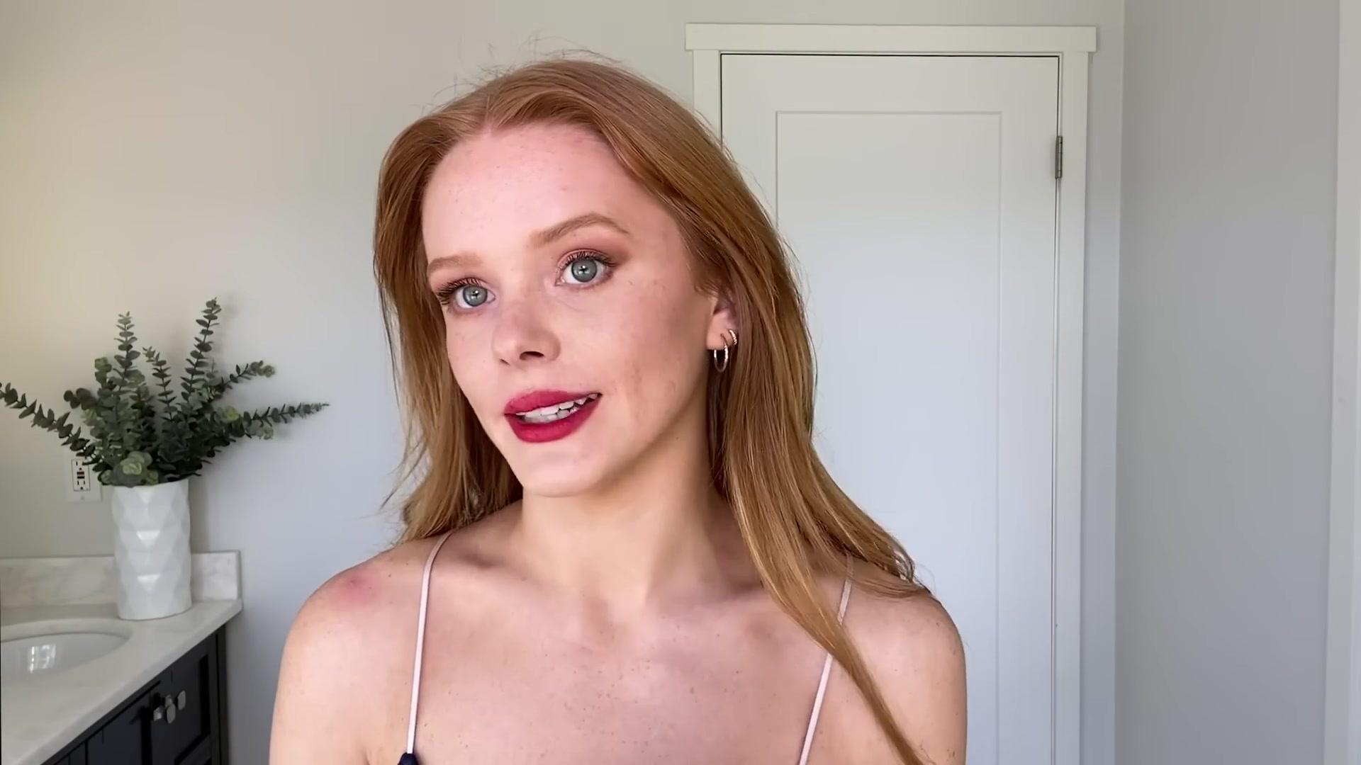 Abigail_EffortlessRedLipGuideRedHairedBeauty_Vogue21_2107.jpg