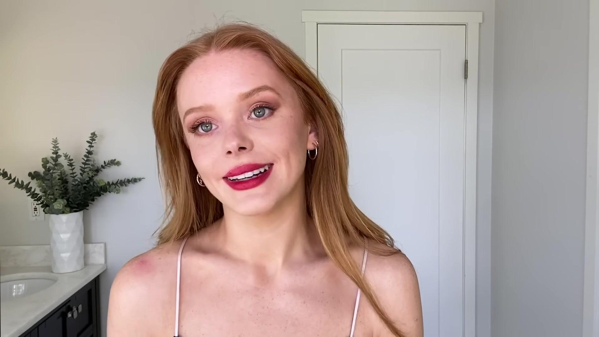 Abigail_EffortlessRedLipGuideRedHairedBeauty_Vogue21_2108.jpg