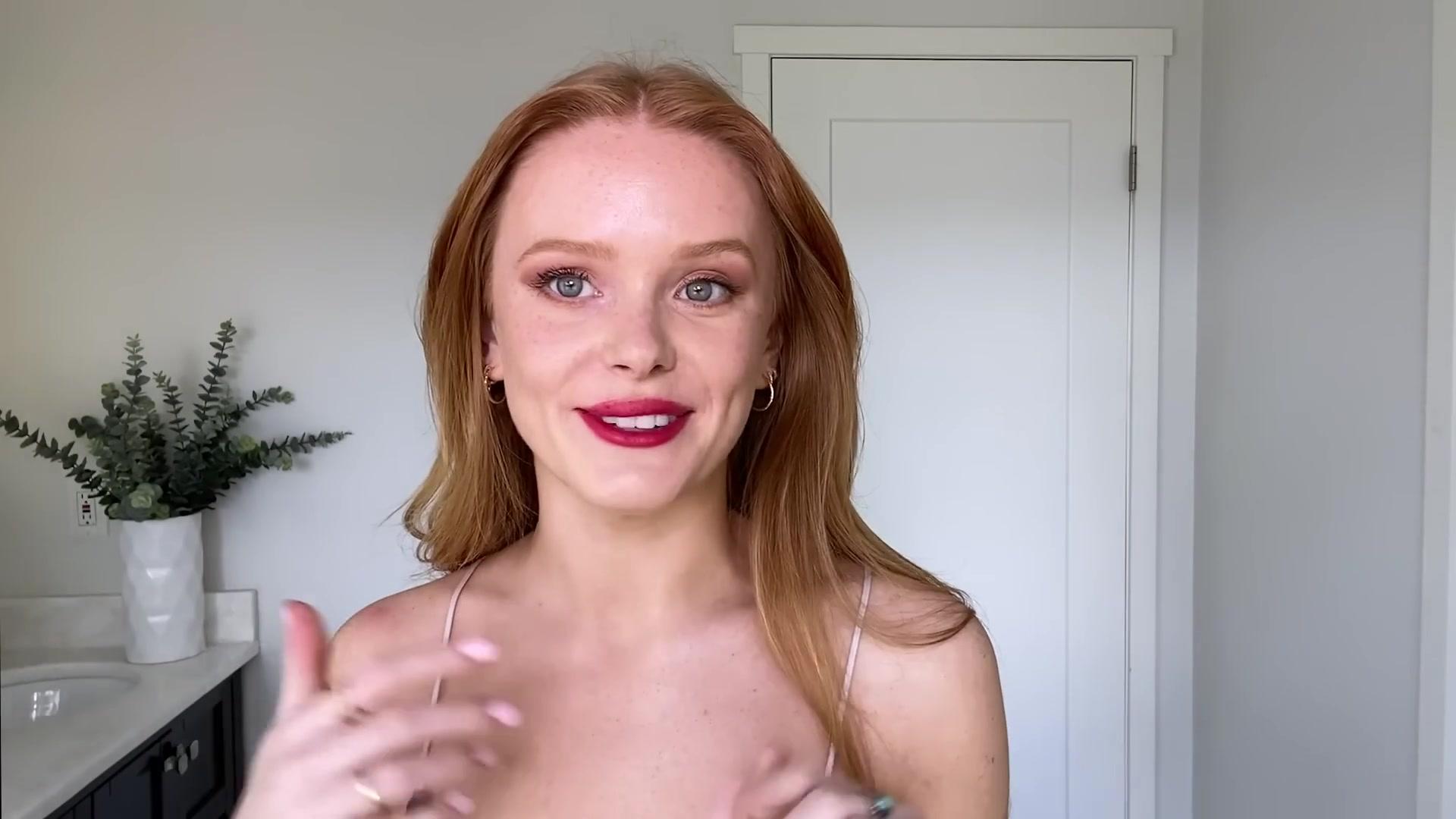 Abigail_EffortlessRedLipGuideRedHairedBeauty_Vogue21_2119.jpg