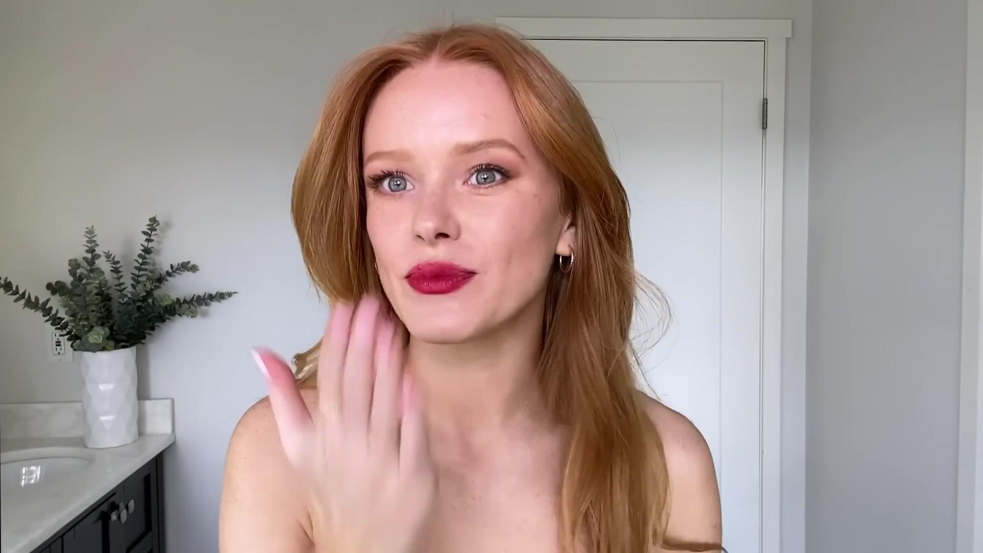 Abigail_EffortlessRedLipGuideRedHairedBeauty_Vogue21_2132.jpg