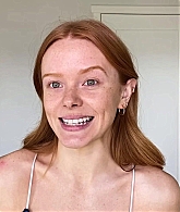 Abigail_EffortlessRedLipGuideRedHairedBeauty_Vogue21_0042.jpg