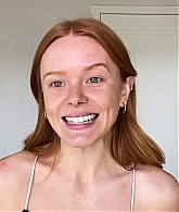 Abigail_EffortlessRedLipGuideRedHairedBeauty_Vogue21_0043.jpg
