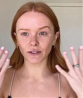 Abigail_EffortlessRedLipGuideRedHairedBeauty_Vogue21_0062.jpg
