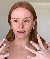 Abigail_EffortlessRedLipGuideRedHairedBeauty_Vogue21_0065.jpg