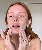 Abigail_EffortlessRedLipGuideRedHairedBeauty_Vogue21_0086.jpg