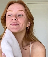 Abigail_EffortlessRedLipGuideRedHairedBeauty_Vogue21_0156.jpg