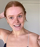 Abigail_EffortlessRedLipGuideRedHairedBeauty_Vogue21_0202.jpg