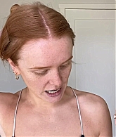 Abigail_EffortlessRedLipGuideRedHairedBeauty_Vogue21_0206.jpg