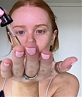 Abigail_EffortlessRedLipGuideRedHairedBeauty_Vogue21_0383.jpg