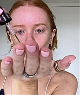 Abigail_EffortlessRedLipGuideRedHairedBeauty_Vogue21_0384.jpg