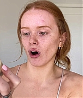 Abigail_EffortlessRedLipGuideRedHairedBeauty_Vogue21_0659.jpg