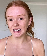Abigail_EffortlessRedLipGuideRedHairedBeauty_Vogue21_0807.jpg
