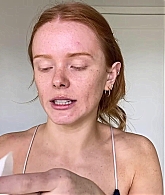 Abigail_EffortlessRedLipGuideRedHairedBeauty_Vogue21_0814.jpg
