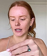 Abigail_EffortlessRedLipGuideRedHairedBeauty_Vogue21_0816.jpg