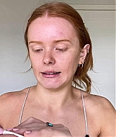 Abigail_EffortlessRedLipGuideRedHairedBeauty_Vogue21_0821.jpg
