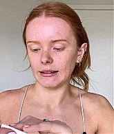 Abigail_EffortlessRedLipGuideRedHairedBeauty_Vogue21_0822.jpg