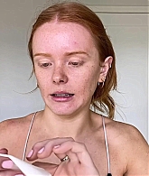 Abigail_EffortlessRedLipGuideRedHairedBeauty_Vogue21_0823.jpg