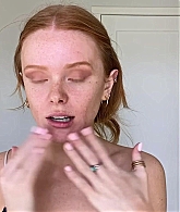 Abigail_EffortlessRedLipGuideRedHairedBeauty_Vogue21_1016.jpg