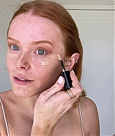 Abigail_EffortlessRedLipGuideRedHairedBeauty_Vogue21_1032.jpg