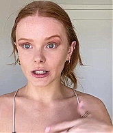 Abigail_EffortlessRedLipGuideRedHairedBeauty_Vogue21_1161.jpg
