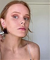 Abigail_EffortlessRedLipGuideRedHairedBeauty_Vogue21_1212.jpg