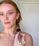 Abigail_EffortlessRedLipGuideRedHairedBeauty_Vogue21_1215.jpg