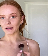 Abigail_EffortlessRedLipGuideRedHairedBeauty_Vogue21_1216.jpg