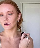 Abigail_EffortlessRedLipGuideRedHairedBeauty_Vogue21_1229.jpg