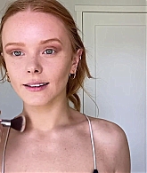 Abigail_EffortlessRedLipGuideRedHairedBeauty_Vogue21_1231.jpg
