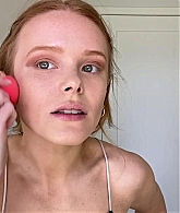 Abigail_EffortlessRedLipGuideRedHairedBeauty_Vogue21_1242.jpg