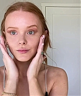 Abigail_EffortlessRedLipGuideRedHairedBeauty_Vogue21_1254.jpg