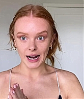 Abigail_EffortlessRedLipGuideRedHairedBeauty_Vogue21_1310.jpg