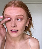 Abigail_EffortlessRedLipGuideRedHairedBeauty_Vogue21_1341.jpg