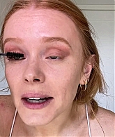 Abigail_EffortlessRedLipGuideRedHairedBeauty_Vogue21_1419.jpg