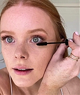 Abigail_EffortlessRedLipGuideRedHairedBeauty_Vogue21_1488.jpg