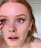 Abigail_EffortlessRedLipGuideRedHairedBeauty_Vogue21_1497.jpg