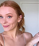Abigail_EffortlessRedLipGuideRedHairedBeauty_Vogue21_1529.jpg