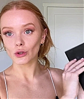 Abigail_EffortlessRedLipGuideRedHairedBeauty_Vogue21_1531.jpg